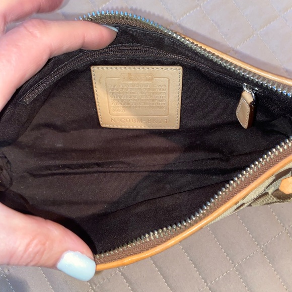 Authentic Coach Y2K Vintage Signature East West Demi Hampton Baguette (2005) - Picture 10 of 11